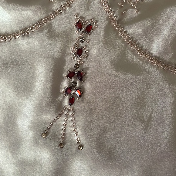 Medium cami with beaded details,nice when combined with low rise jeans - Picture 3 of 10